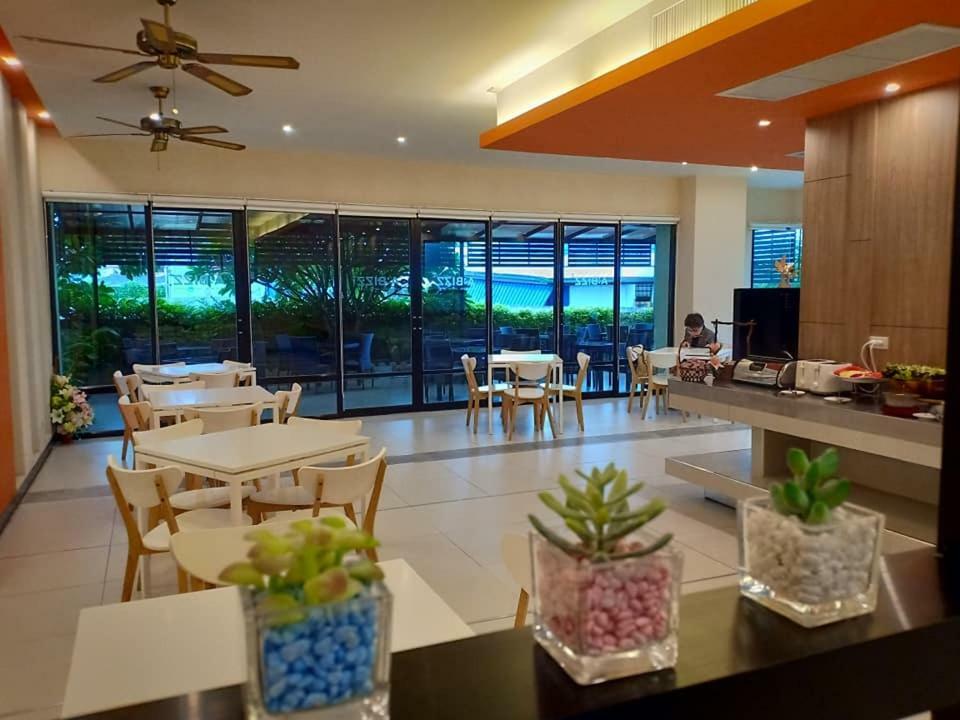 Abizz Hotel Lampang Airport Ngoại thất bức ảnh
